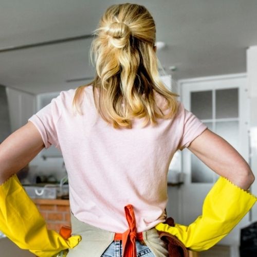 maid pink shirt 2 500x500 Deep cleaning service New Bern, NC